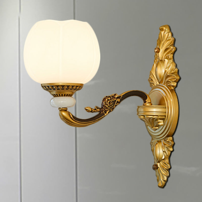 Globe Vintage Globe Mur Light Sconce 1/2-Light Verre laiteuse et lampe murale métallique en or pour le couloir