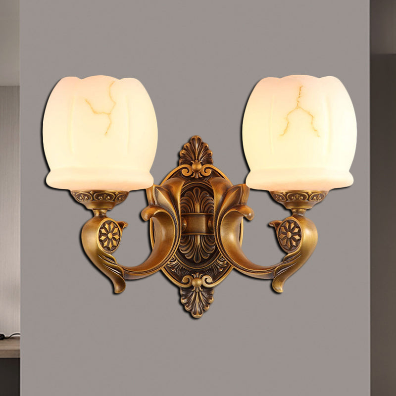 Globe White Glass Wall Light Montada Estilo tradicional Lámpara de pared de la sala de estar de 1/2 luces en oro