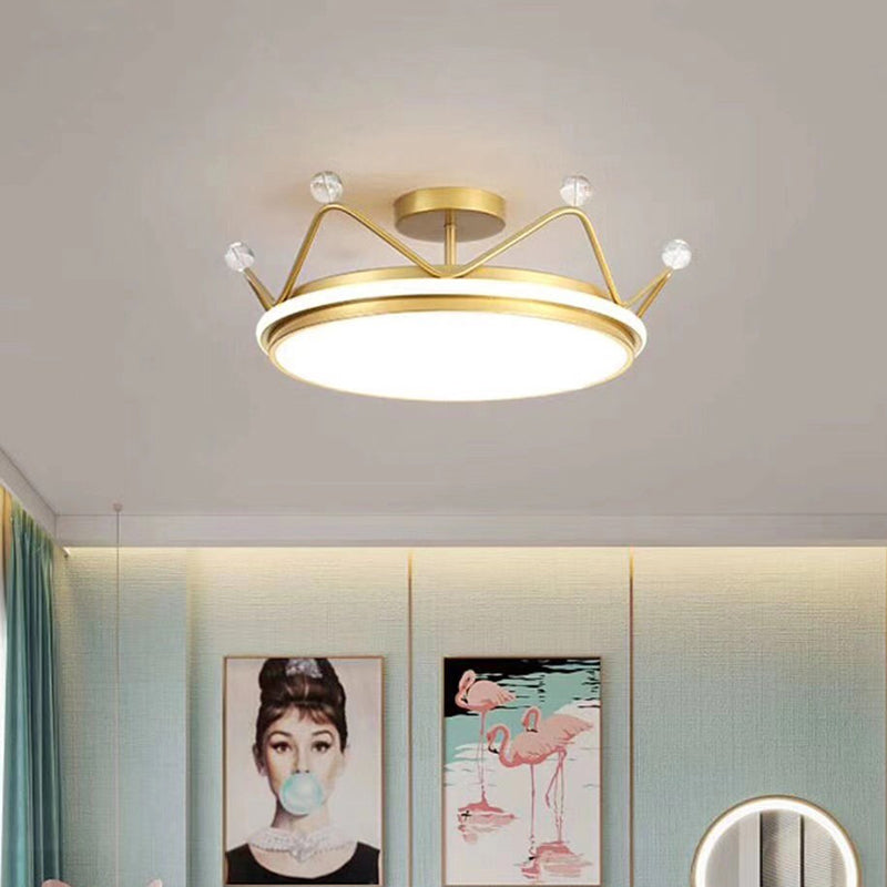 Metalen kroon dicht bij plafondlamp Moderne LED Semi Flush Mount Light Fixture voor kinderslaapkamer