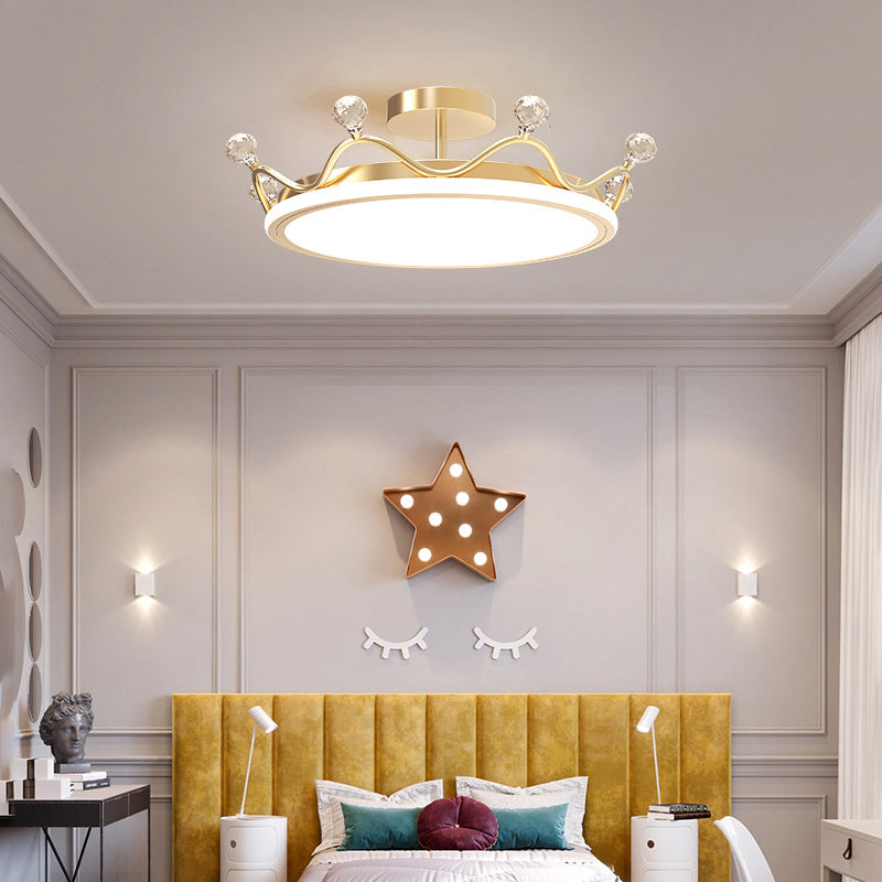 Metalen kroon dicht bij plafondlamp Moderne LED Semi Flush Mount Light Fixture voor kinderslaapkamer