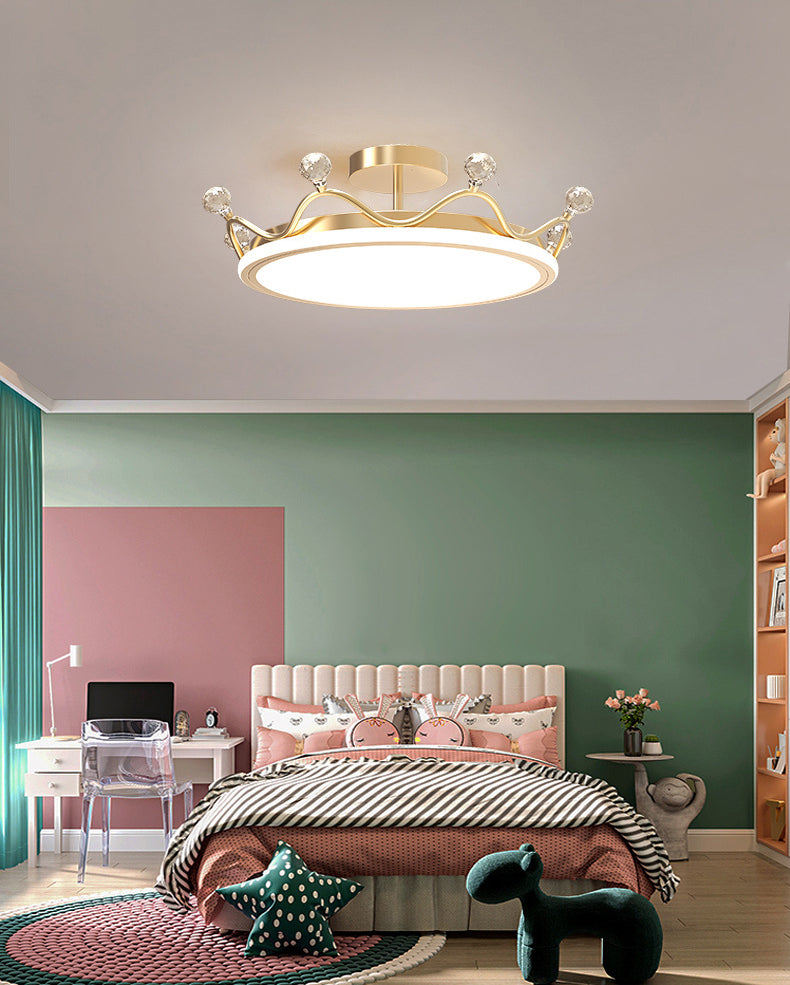 Metalen kroon dicht bij plafondlamp Moderne LED Semi Flush Mount Light Fixture voor kinderslaapkamer