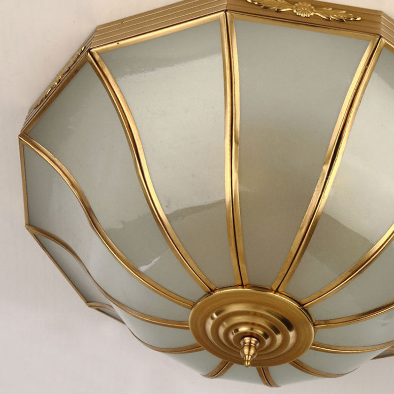 Traditionelle, schattierte, schattierte Flush-Montage-Leuchte Glas Flush Deckenleuchte in Brass