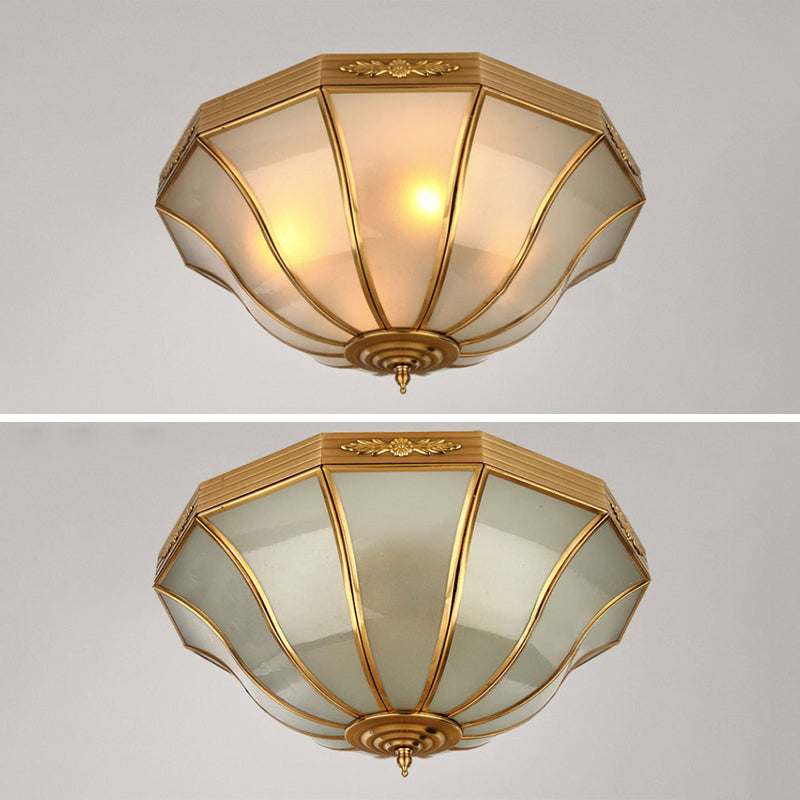 Traditionelle, schattierte, schattierte Flush-Montage-Leuchte Glas Flush Deckenleuchte in Brass