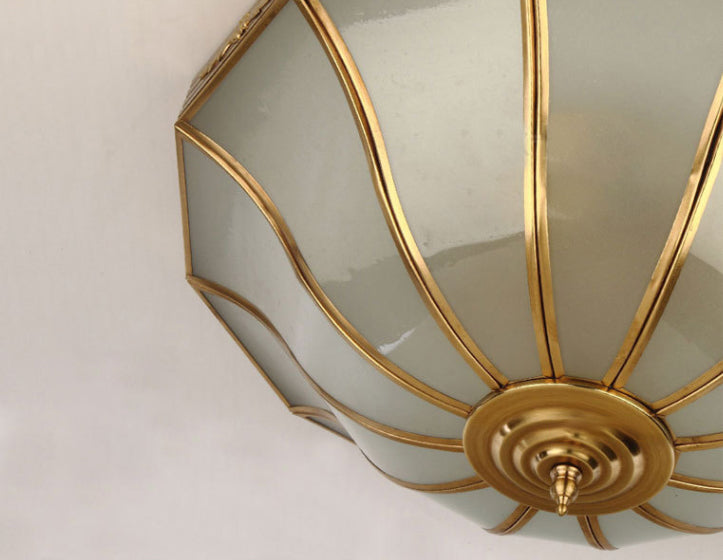 Traditionelle, schattierte, schattierte Flush-Montage-Leuchte Glas Flush Deckenleuchte in Brass