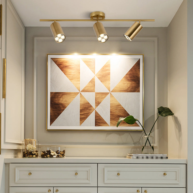 Ideas de iluminación sobre riel nórdico, guardarropa para el hogar, tienda de ropa comercial, fondo, foco dorado montado en superficie de pared