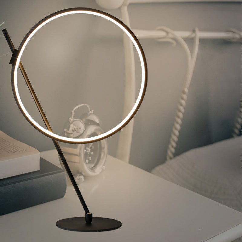 Modern Minimalist Style Round Strip LED LAMPAGGIO LAMPAGGIO METALE LIGHT per camera da letto