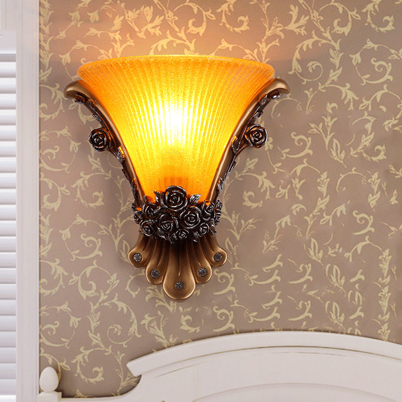 1 lichte wandlamp met wijd uitlopende schaduw Geel glas Modernistische stijl Slaapkamer Wandlicht SCONCE MET ROSE Deco