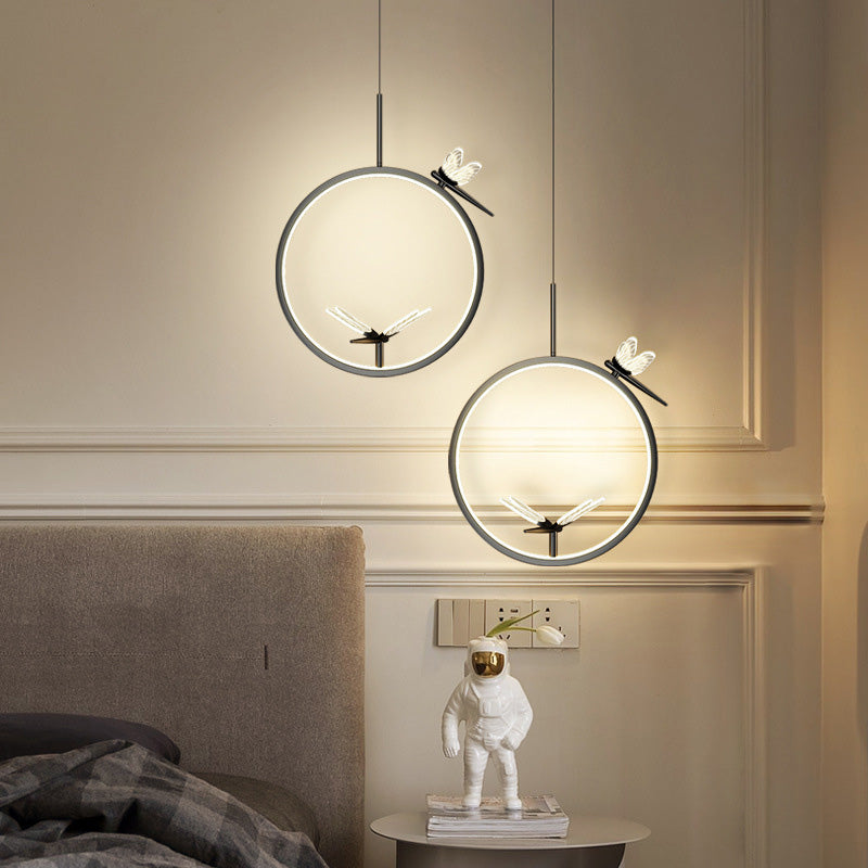 Anillo y libélula Led colgante artística simple acrílico lámpara colgante de la cama colgante