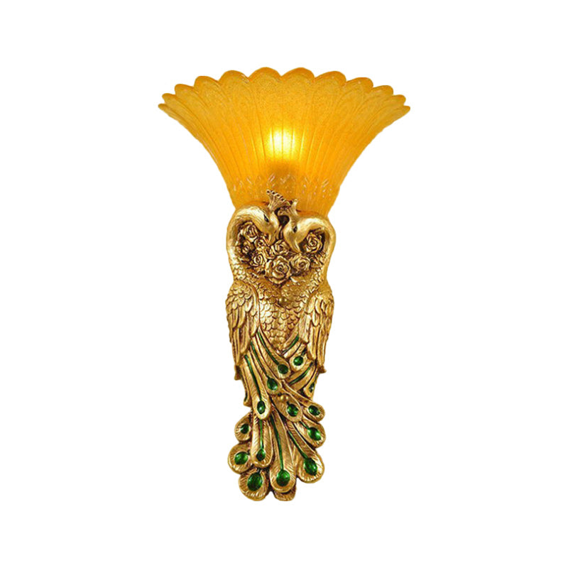 Flared Corridor Lampe Lampe Land Bernsteinglas und Harz 1 Kopf Gold/Leicht Gold Finish Wandleuchte mit Pfauendesign