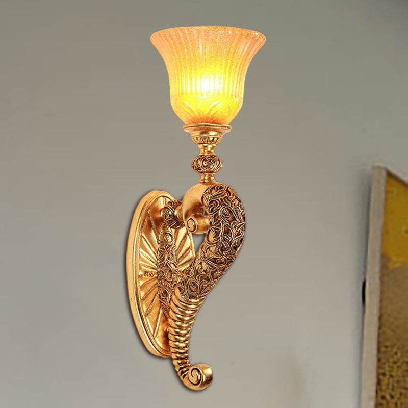 Retro -Stil Glocken Wandleuchte 1 Glühbirne Bernstein Glaswandbeleuchtung mit Bronze/Gold gebogenen Arm für Schlafzimmer