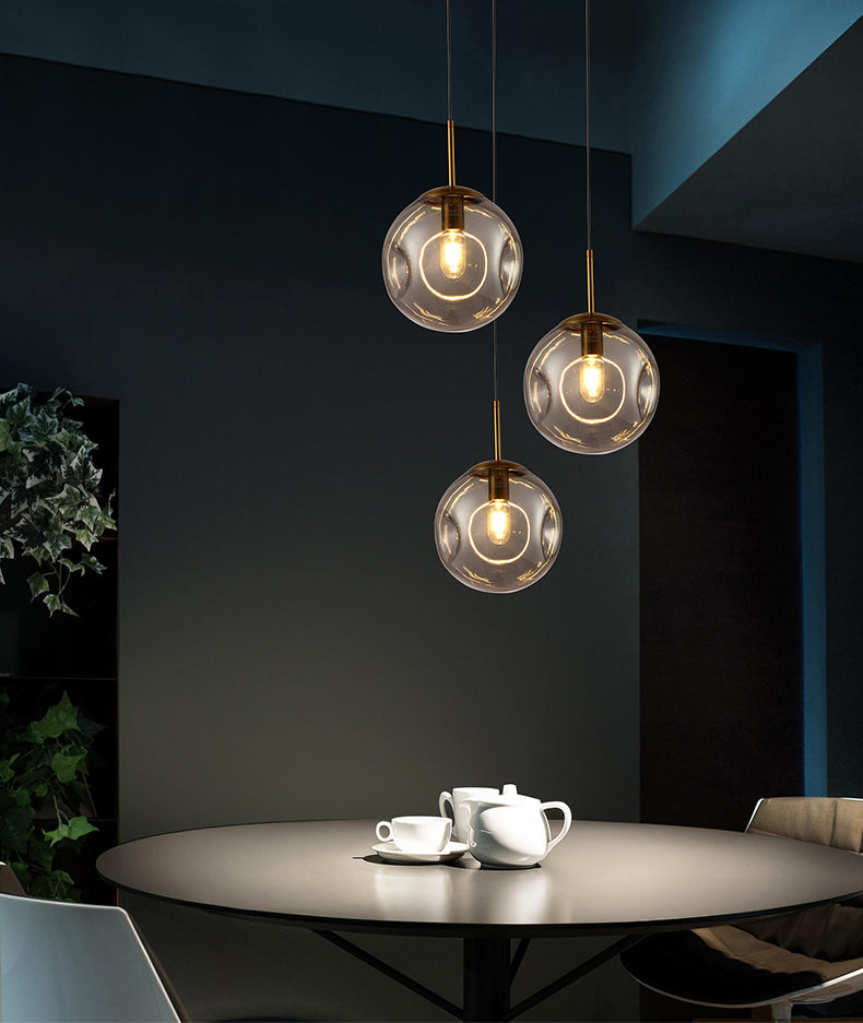 Lámpara de colgación esférica de vidrio con hoyuelos simplicidad de acabado de latón de la cabeza para cenar para cenar