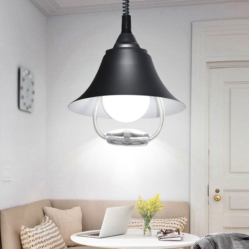 Luz de colgante en forma de campana negra lámpara de suspensión de metal de 1 bombilla nórdica con cable elástico y mango