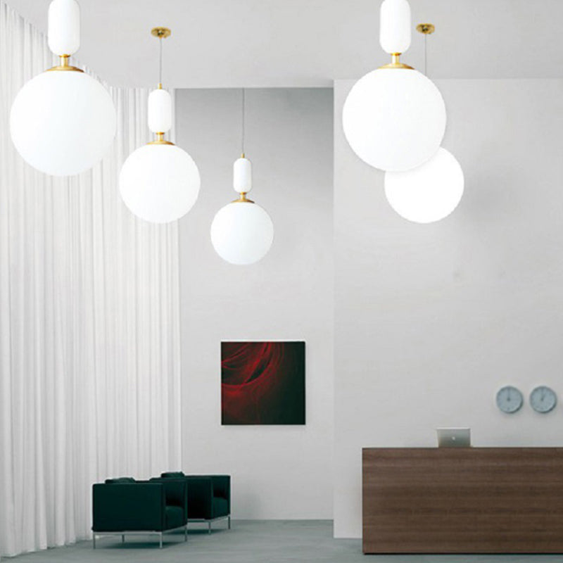 Lampada a sospensione minimalista a sospensione soggiorno con tonalità in vetro a sfera