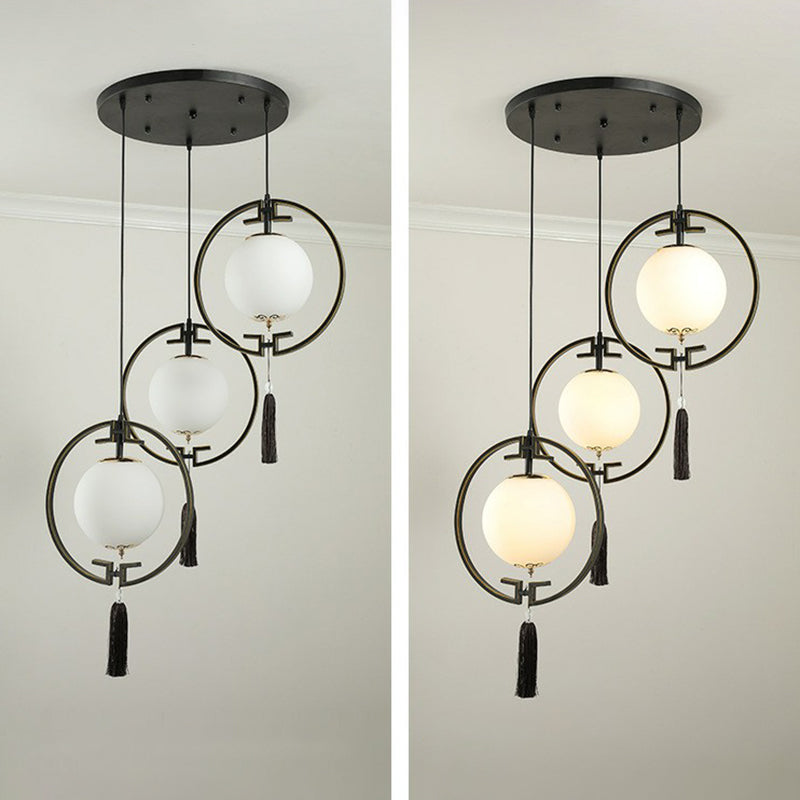 Black Cluster Globe Posting Light Chinoiserie Moderna lámpara de suspensión de vidrio blanco con anillo de borla