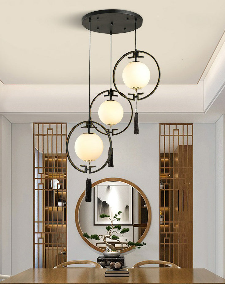 Black Cluster Globe Posting Light Chinoiserie Moderna lámpara de suspensión de vidrio blanco con anillo de borla