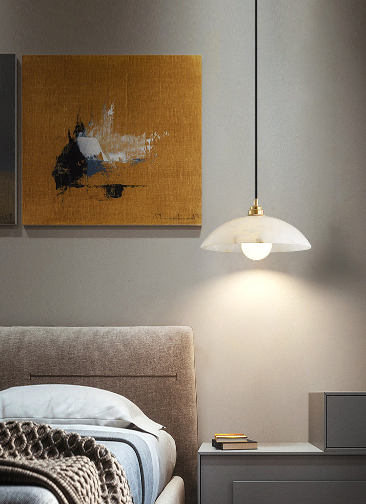 11,8 Zoll breiter Kuppel Schatten Hängendes hell weiße Marmor -Einfachheitstil Messing Pendellampe