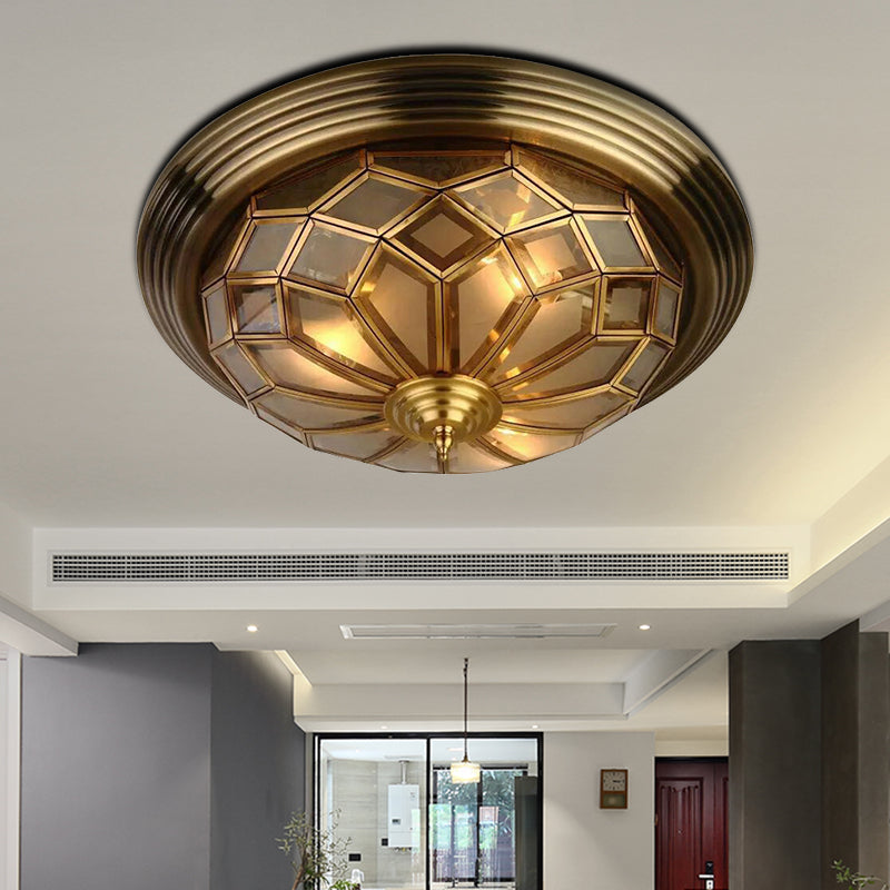14 "/18" Wide Frosted Glass Prismatic Flush Light Fixture Colonialismo 3/4 Luci Camera Flushmount Lighting in Brass