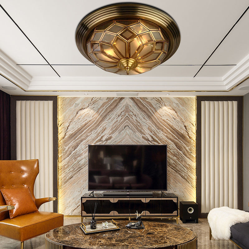 14 "/18" Wide Frosted Glass Prismatic Flush Light Fixture Colonialismo 3/4 Luci Camera Flushmount Lighting in Brass