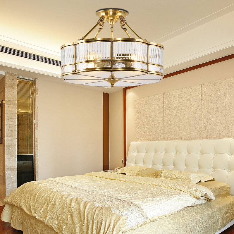 Fleur de verre givré semi-flush monte Light Colonial 3 lumières Corridor plafonnier Aménagement avec cadre métallique en laiton