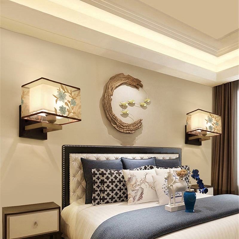 Lámpara de pared rectangular blanca metal clásico 1 lámpara de luz de luz lámpara con patrón de flores