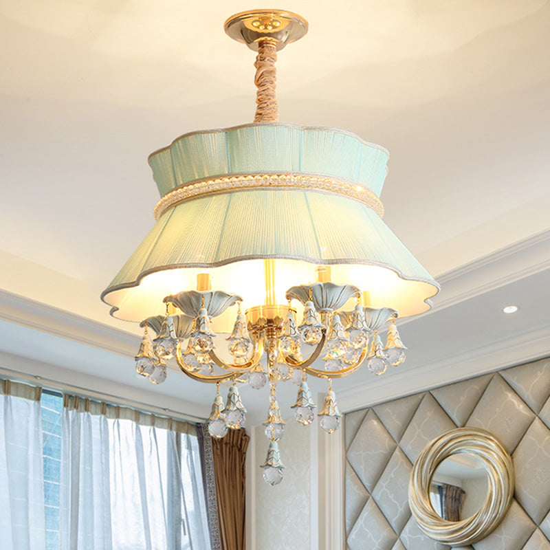 Moderne Candelabra Hanging Light Kit 5 Köpfe Kristall Drop Anhänger Kronleuchter in Blau/Rosa mit Stofffarben