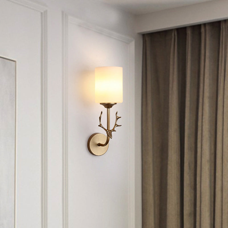 Lámpara de pared de pared negro/latón 1 lámpara de pared cilíndrica de vidrio blanco rural para sala de estar