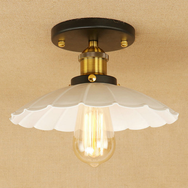 Mini lámpara de techo de estilo industrial, lámpara de montaje semiempotrado con pantalla de metal blanco, 1 luz, cafetería