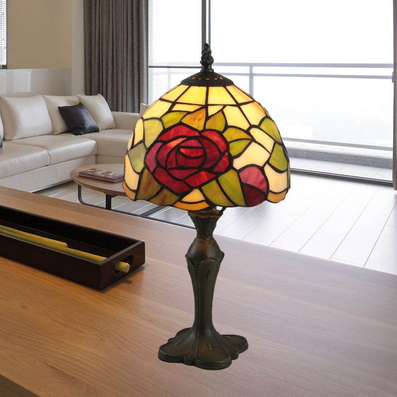 1 Leichter Nachttisch leichte Tiffany gewölbte, fehlgeschlagene Glas Nachttisch in antikem Messing