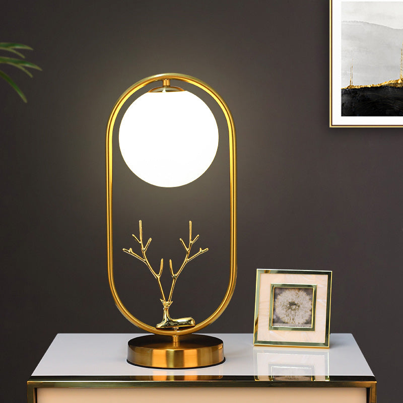 Lámpara de soporte de noche de los ciervos de latón Nordic Ball Glass Table de vidrio Luz para sala de estar