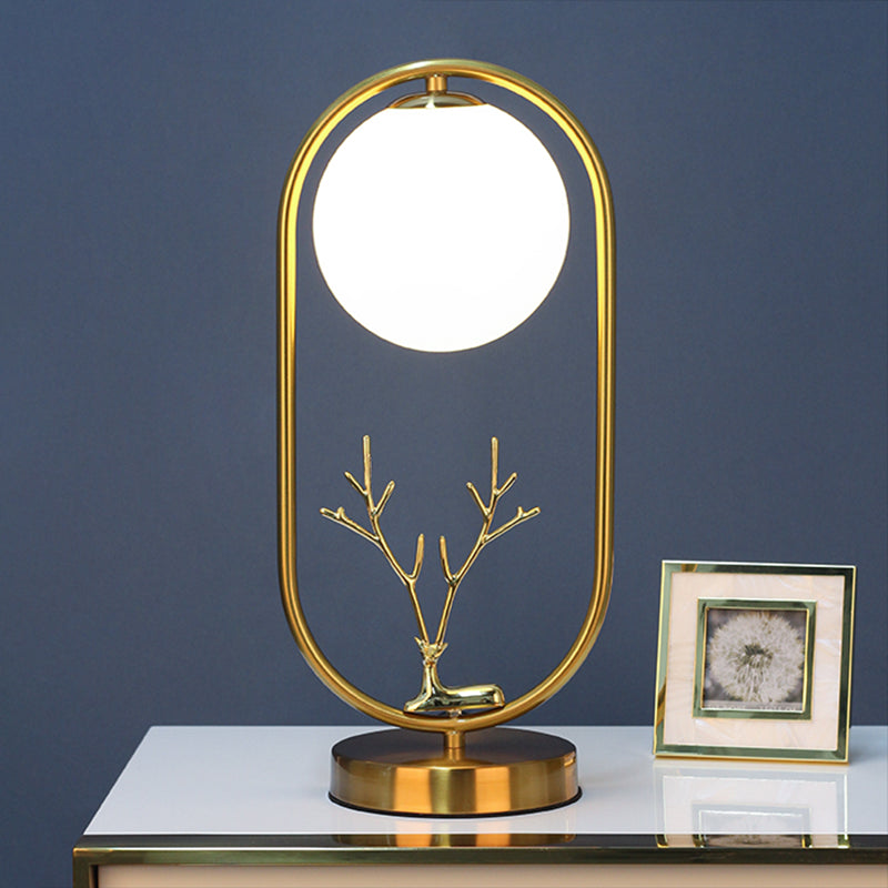 Lámpara de soporte de noche de los ciervos de latón Nordic Ball Glass Table de vidrio Luz para sala de estar