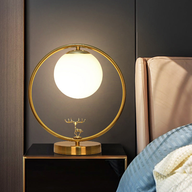 Lámpara de soporte de noche de los ciervos de latón Nordic Ball Glass Table de vidrio Luz para sala de estar