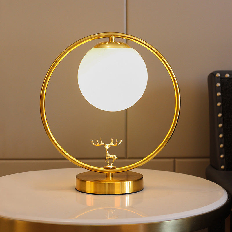 Lámpara de soporte de noche de los ciervos de latón Nordic Ball Glass Table de vidrio Luz para sala de estar