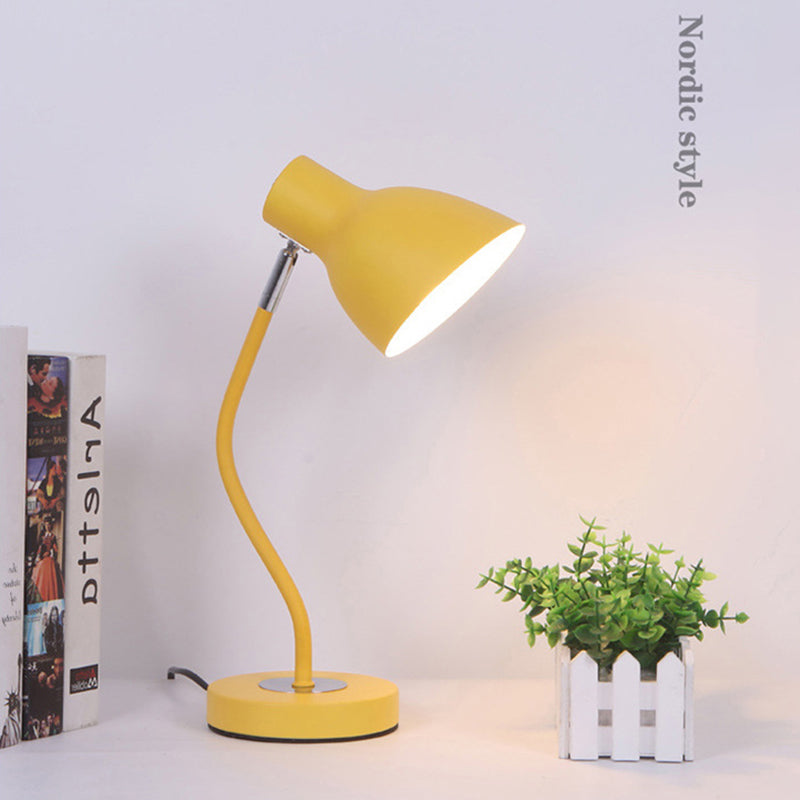 Lámpara de mesa de tono de domo de estilo macarrón nórdico Diseño de brazo ajustable de metal Luz de noche de 1 luces