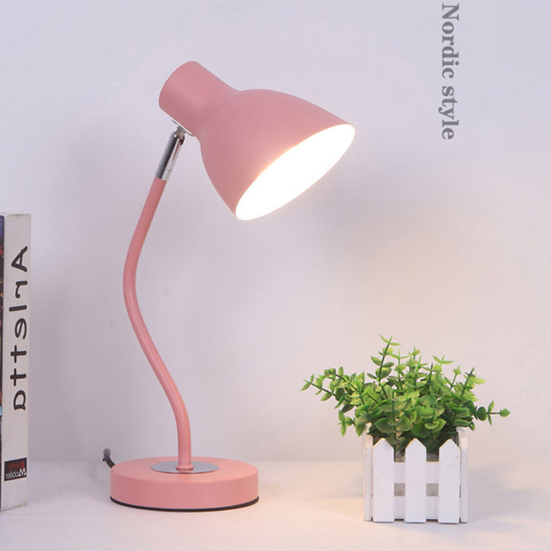 Lámpara de mesa de tono de domo de estilo macarrón nórdico Diseño de brazo ajustable de metal Luz de noche de 1 luces
