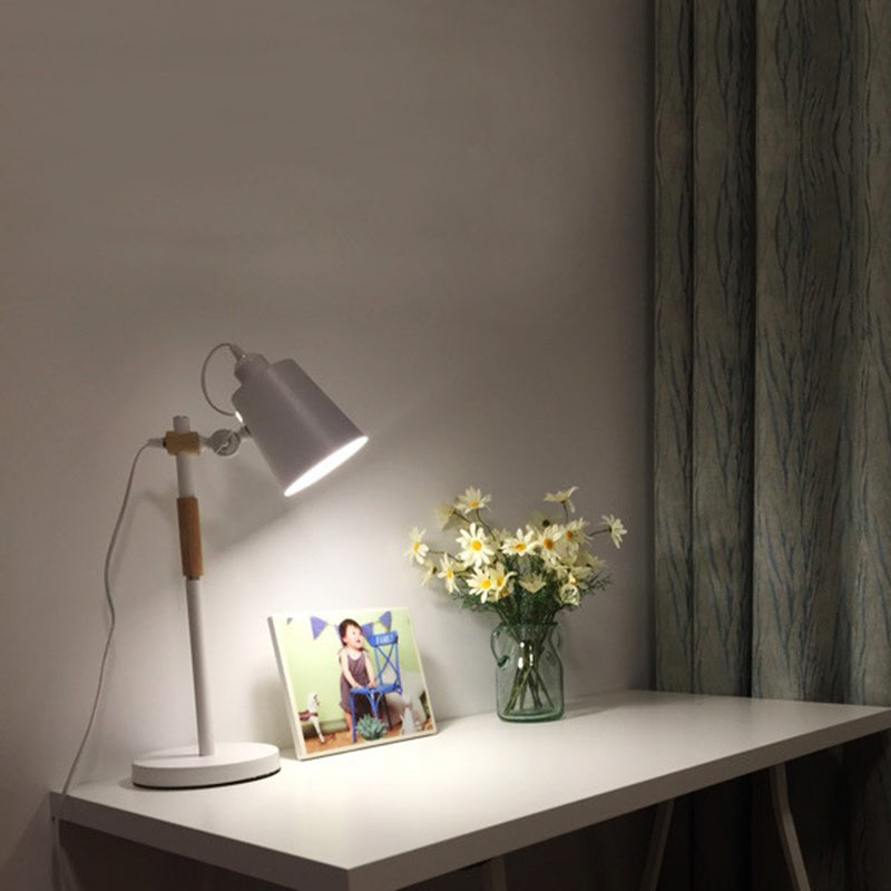 Lámpara de escritorio de tono de cono con pivoteas Metal nórdica de 1 luces Ligera de lectura de la sala de lectura