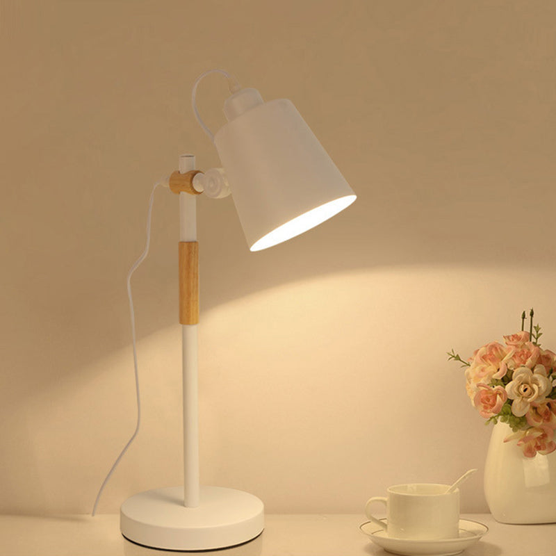 Lámpara de escritorio de tono de cono con pivoteas Metal nórdica de 1 luces Ligera de lectura de la sala de lectura