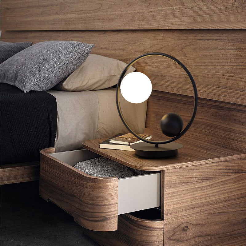 Lampada da tavolo decorativa per la casa in stile postmoderno in vetro opale con linee metalliche, lampada da comodino per camera da letto