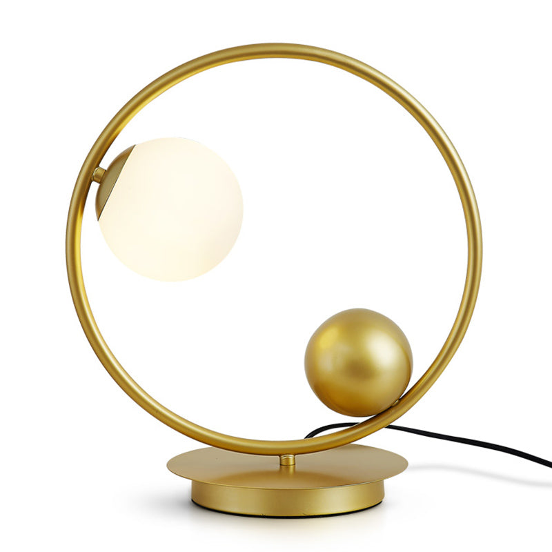 Lampada da tavolo decorativa per la casa in stile postmoderno in vetro opale con linee metalliche, lampada da comodino per camera da letto