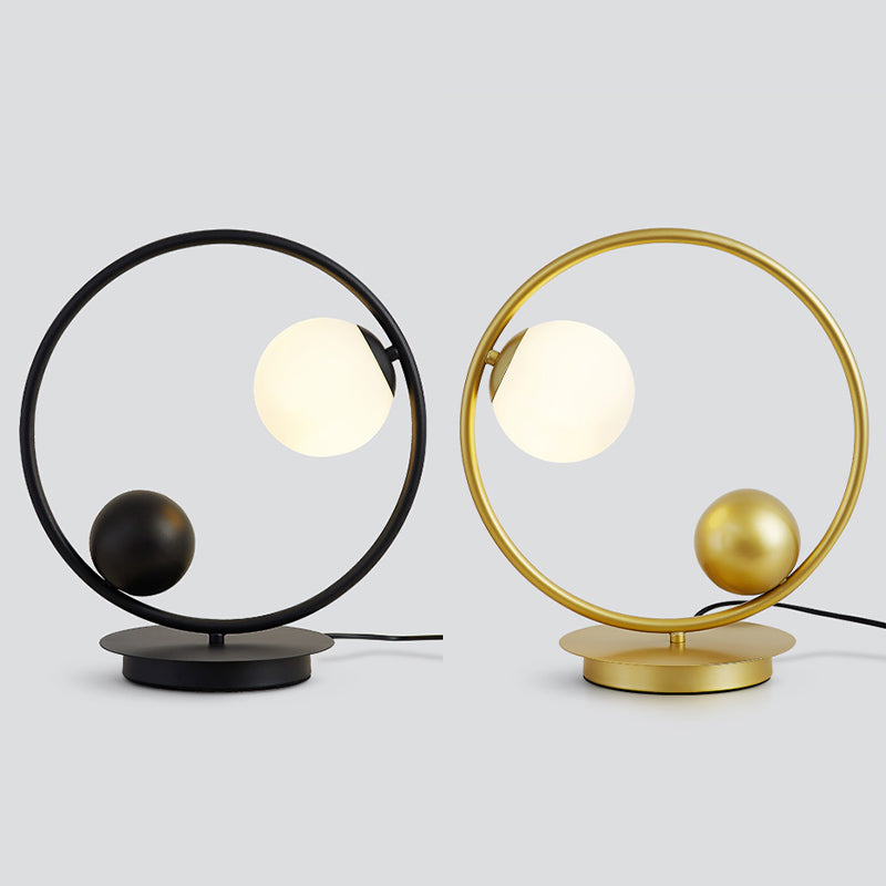 Lampada da tavolo decorativa per la casa in stile postmoderno in vetro opale con linee metalliche, lampada da comodino per camera da letto