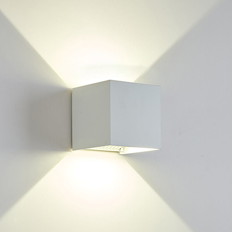 Moderner minimalistischer Stil quadratisch auf und ab LED Wandleuchte Metallwandleuchten für Außenwand