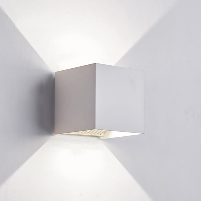 Moderner minimalistischer Stil quadratisch auf und ab LED Wandleuchte Metallwandleuchten für Außenwand