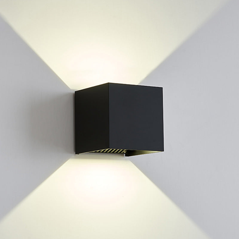 Moderner minimalistischer Stil quadratisch auf und ab LED Wandleuchte Metallwandleuchten für Außenwand