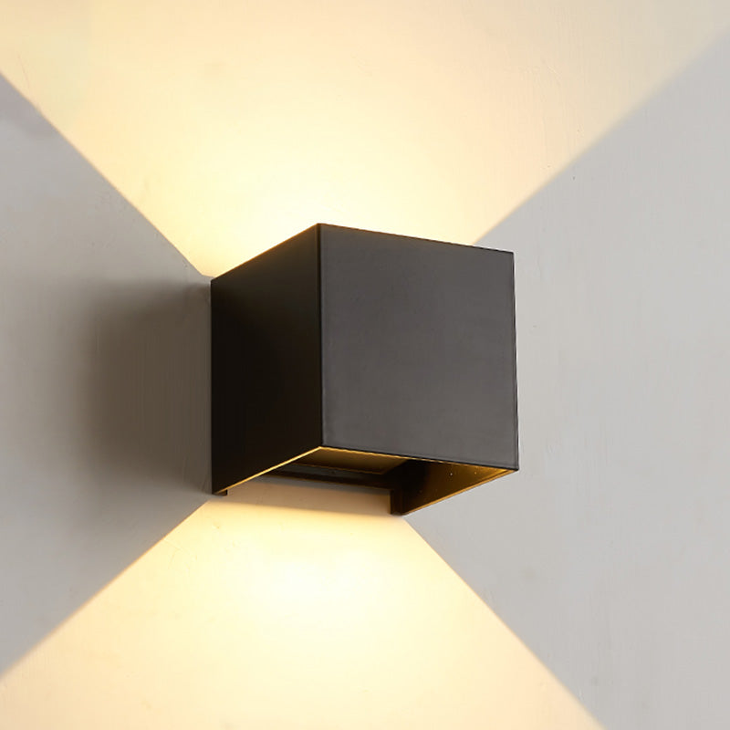 Moderner minimalistischer Stil quadratisch auf und ab LED Wandleuchte Metallwandleuchten für Außenwand