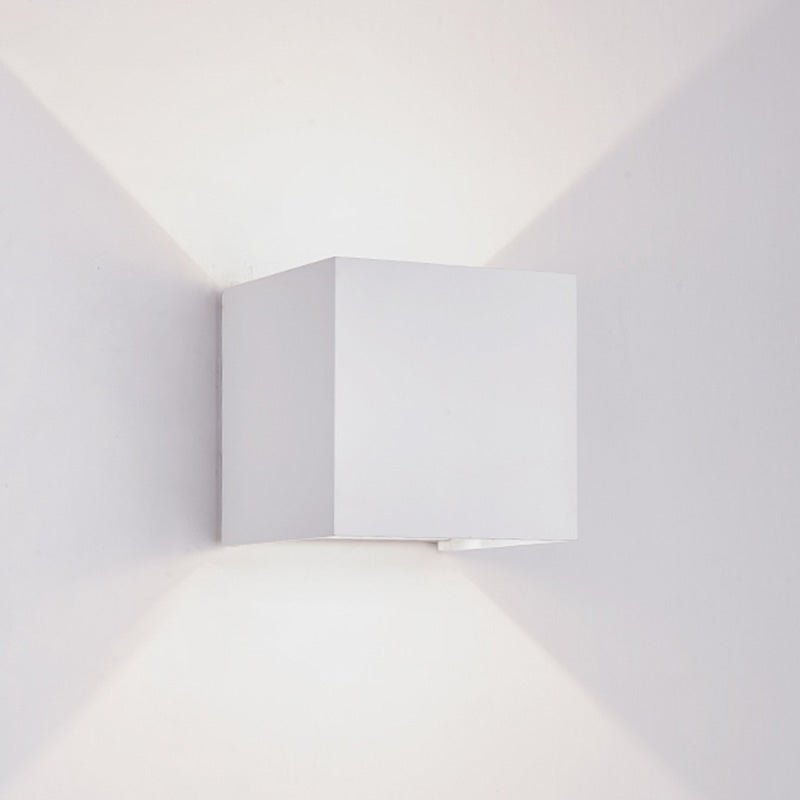 Moderner minimalistischer Stil quadratisch auf und ab LED Wandleuchte Metallwandleuchten für Außenwand
