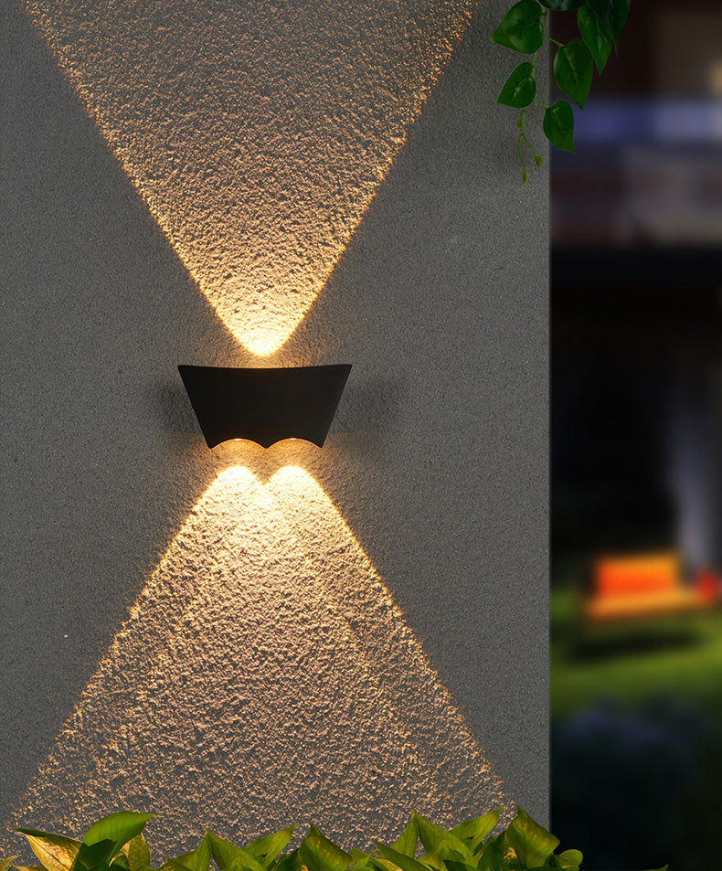 Modern Minimalist Style Up and Down LED Wall Sconce Metal Sconce Light Fixtures for Outside Wall
