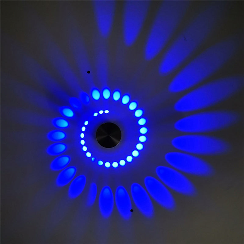 Moderne stijl RGB kleur wandlamp wit uitgeholde vlindersconstructie verlichting met ijzeren vierkante schaduw
