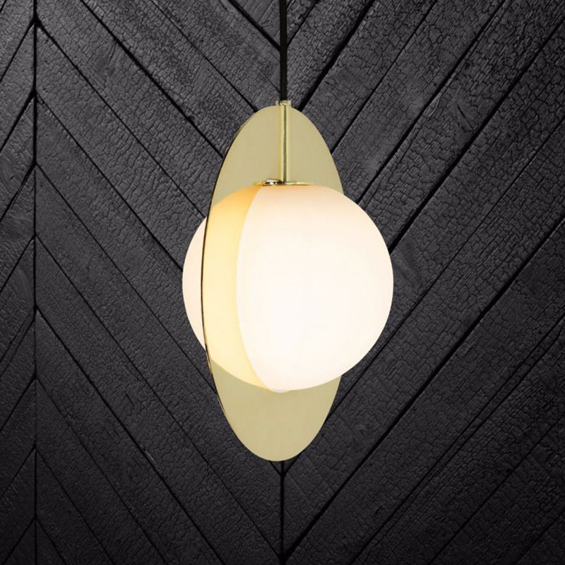 Lámpara colgante de vidrio blanco globe posmoderno 1 cabeza colgante de techo con anillo de oro