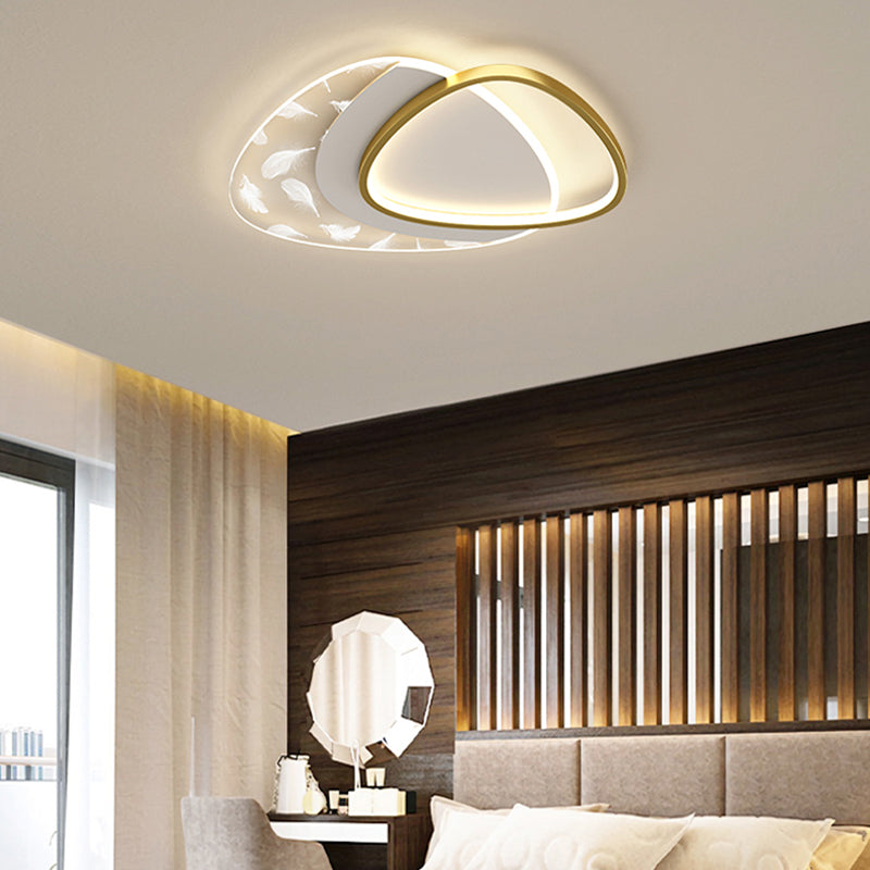 Gouden geometrische LED-plafondlamp in moderne creatieve stijl veren acryl semi-inbouwmontage voor woonkamer