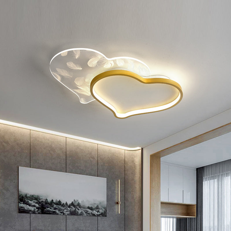 Nordic Double-Heart Shaped Flush Light Acryl Schlafzimmer LED Flush Mount Deckenleuchte mit Feder Dekor