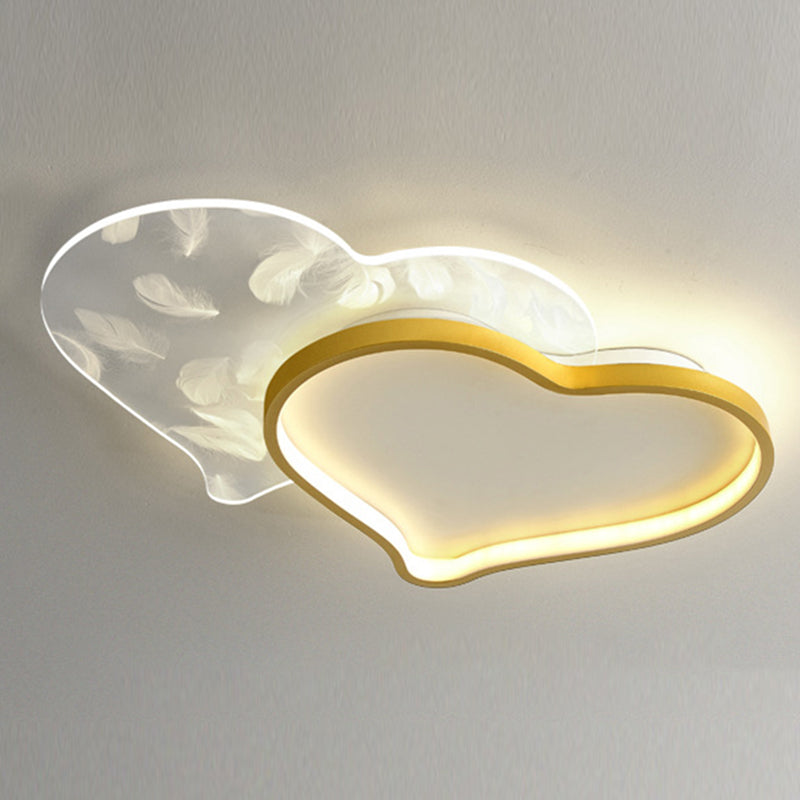 Nordic Double-Heart Shaped Flush Light Acryl Schlafzimmer LED Flush Mount Deckenleuchte mit Feder Dekor